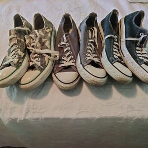Converse low Chucks, men's size 10.-TRIO